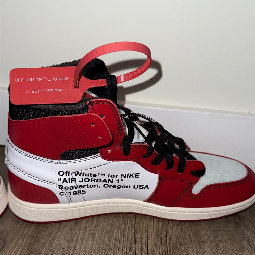 Off-White Nike Air Jordan 1 OG Shoes - Picture 7 of 10